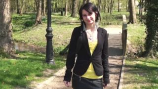 video d’une jeune maman de Orthez prise par le cul dans un jardin public